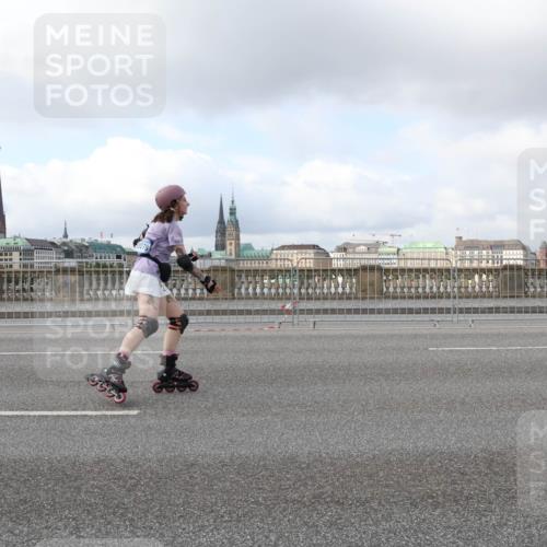 29.06.2025 - hella hamburg halbmarathon Lena Gebhardt http://msf.ph/oto/8238782 29.06.2025 09:02:06 Lombardsbrücke  meine-sportfotos.de