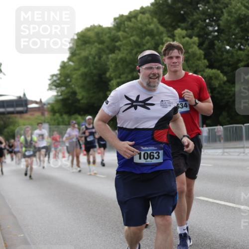29.06.2025 - hella hamburg halbmarathon Jannik Wohlers http://msf.ph/oto/8238792 29.06.2025 10:29:15 Lombardsbrücke 1063, 1661, 3524, 4349, 4395, 5350, 6285, 7517, 7832, 9937, 10322, 10996, 11249, 11269, 11376, 11444, 11634, 12086, 12216, 12227, 13382, 13810, 15266, 16306, 16659, 16662, 17496, 17945, 18385 meine-sportfotos.de