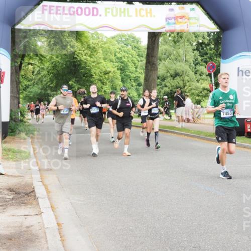 29.06.2025 - hella hamburg halbmarathon MichiJ http://msf.ph/oto/8238799 29.06.2025 10:50:17 Zwischen KM18-KM19 2424, 2685, 4328, 7290, 7453, 7717, 11208, 12315, 14493, 16367, 16478, 16594, 17071, 17441, 18321 meine-sportfotos.de