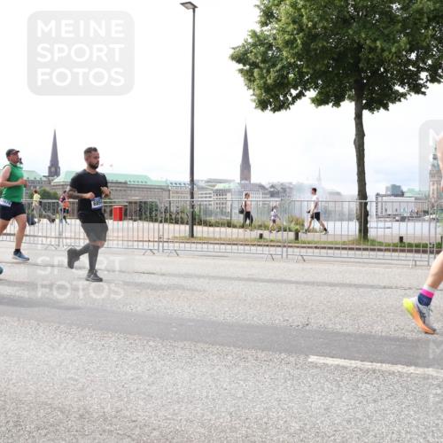 29.06.2025 - hella hamburg halbmarathon Lena Gebhardt http://msf.ph/oto/8238813 29.06.2025 10:33:46 Lombardsbrücke 1189, 1275, 1417, 1705, 1787, 1896, 1995, 2342, 2482, 2526, 2776, 3170, 3264, 3340, 3341, 3345, 3560, 3812, 4164, 4361, 4433, 4445, 4449, 4479, 4696, 4807, 4942, 5075, 5096, 5141, 5557, 5561, 5566, 5569, 5584, 5691, 5821, 5822, 5887, 6109, 6364, 6515, 6516, 6854, 6956, 6999, 7027, 7565, 7653, 7705, 8021, 8157, 8202, 8282, 8375, 8377, 8383, 8401, 8891, 9094, 9234, 9258, 9438, 9591, 9592, 9750, 9780, 9799, 9875, 9995, 10007, 10071, 10561, 11811 meine-sportfotos.de