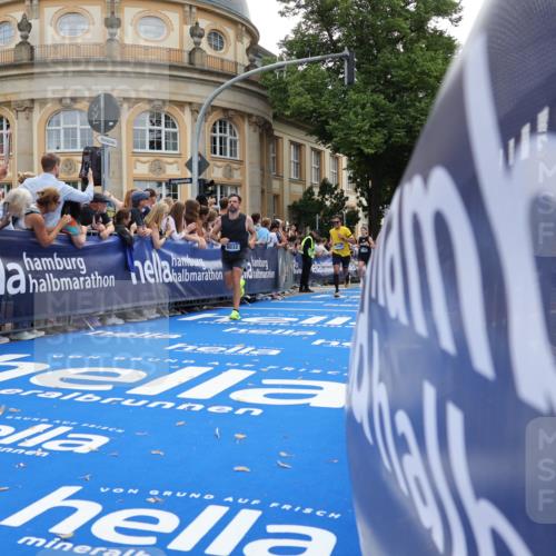 29.06.2025 - hella hamburg halbmarathon Strokosch-Dieckow http://msf.ph/oto/8238841 29.06.2025 10:36:09 Ziel 2774, 6032, 6829, 6990, 6993, 10477, 12168, 12447, 12488, 13419, 13991, 14601, 14875, 15115, 15348, 17078, 17217, 17329, 17691, 18600 meine-sportfotos.de