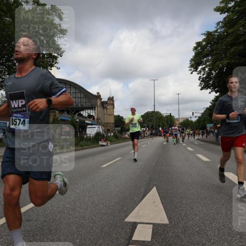 29.06.2025 - hella hamburg halbmarathon Yannick Fuchs http://msf.ph/oto/8238856 29.06.2025 10:34:41 20KM 1358, 1603, 1975, 2573, 2750, 2826, 3626, 4381, 4766, 4888, 5375, 5409, 5508, 5803, 6149, 6152, 6649, 7109, 7495, 7622, 8467, 8574, 8933, 9294, 10900, 11714, 11731, 12088, 12865, 14077, 14699, 14924, 15015, 15421, 15424, 15813, 15828, 16580, 16761, 17245, 17973, 18013, 18979 meine-sportfotos.de