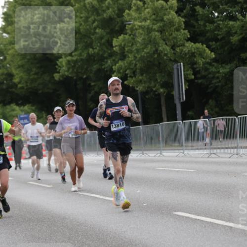 29.06.2025 - hella hamburg halbmarathon Jannik Wohlers http://msf.ph/oto/8238868 29.06.2025 10:29:18 Lombardsbrücke 1063, 1661, 2302, 2699, 3524, 4395, 5350, 7517, 7832, 8388, 9095, 9937, 10322, 10996, 11249, 11269, 11376, 11444, 11634, 12086, 12216, 12227, 13382, 13810, 15266, 16306, 16662, 17945, 18385 meine-sportfotos.de