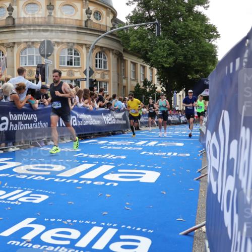 29.06.2025 - hella hamburg halbmarathon Strokosch-Dieckow http://msf.ph/oto/8238873 29.06.2025 10:36:09 Ziel 2774, 6032, 6829, 6990, 6993, 10477, 12168, 12447, 12488, 13419, 13991, 14601, 14875, 15115, 15348, 17078, 17217, 17329, 17691, 18600 meine-sportfotos.de