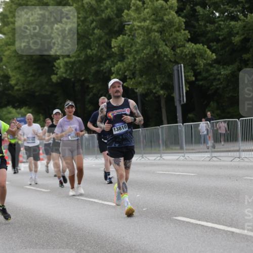 29.06.2025 - hella hamburg halbmarathon Jannik Wohlers http://msf.ph/oto/8238878 29.06.2025 10:29:18 Lombardsbrücke 1063, 1661, 2302, 2699, 3524, 4395, 5350, 7517, 7832, 8388, 9095, 9937, 10322, 10996, 11249, 11269, 11376, 11444, 11634, 12086, 12216, 12227, 13382, 13810, 15266, 16306, 16662, 17945, 18385 meine-sportfotos.de