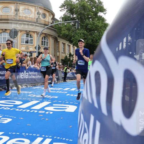 29.06.2025 - hella hamburg halbmarathon Strokosch-Dieckow http://msf.ph/oto/8238944 29.06.2025 10:36:11 Ziel 2774, 6032, 6829, 6990, 6993, 12168, 12447, 12488, 13991, 14601, 14875, 15115, 15348, 16158, 17078, 17329, 17691, 18600 meine-sportfotos.de