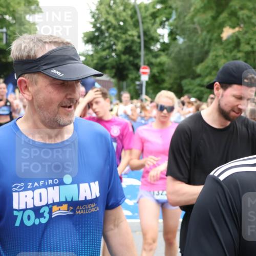 29.06.2025 - hella hamburg halbmarathon Zöllner http://msf.ph/oto/8238975 29.06.2025 10:55:35 Ziel 2252, 3037, 4951, 5319, 6591, 8573, 11554, 11568, 12196, 12544, 12584, 13267, 14036, 14592, 16110, 16213, 16334, 16609, 17615 meine-sportfotos.de
