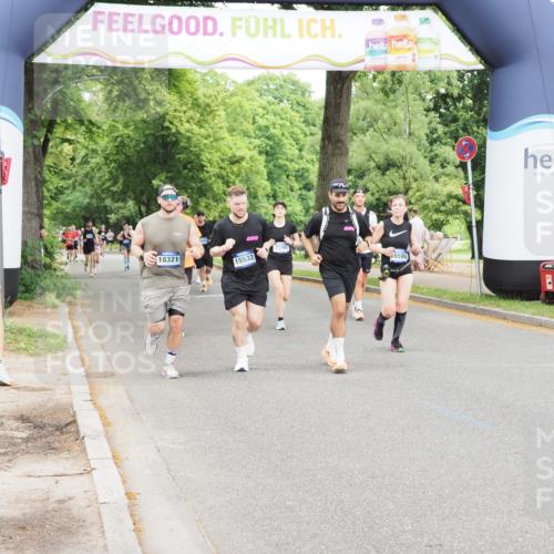 29.06.2025 - hella hamburg halbmarathon MichiJ http://msf.ph/oto/8238984 29.06.2025 10:50:17 Zwischen KM18-KM19 2424, 2685, 4328, 7290, 7453, 7717, 11208, 12315, 14493, 16367, 16478, 16594, 17071, 17441, 18321 meine-sportfotos.de