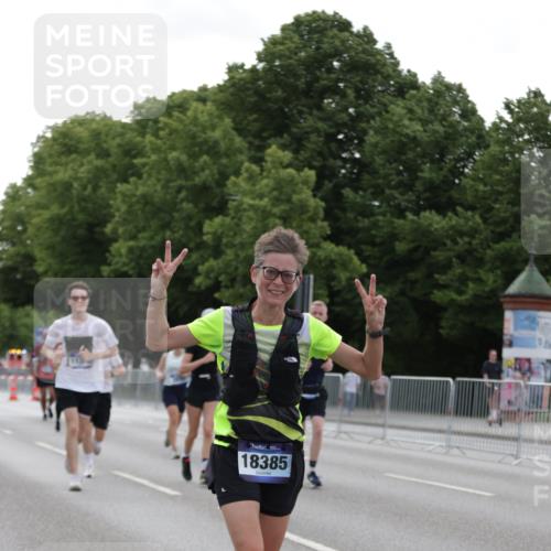 29.06.2025 - hella hamburg halbmarathon Jannik Wohlers http://msf.ph/oto/8239001 29.06.2025 10:29:20 Lombardsbrücke 1063, 1694, 2302, 2699, 3524, 4395, 4580, 5350, 7517, 7832, 8388, 9095, 9937, 10996, 11269, 11376, 11444, 11634, 12086, 12216, 12227, 12305, 13031, 13810, 15266, 16306, 17945, 18385 meine-sportfotos.de
