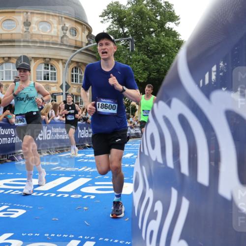 29.06.2025 - hella hamburg halbmarathon Strokosch-Dieckow http://msf.ph/oto/8239008 29.06.2025 10:36:12 Ziel 2774, 6032, 6829, 6990, 6993, 12447, 13991, 14601, 14875, 15115, 15348, 16158, 17078, 17329, 17691, 18600 meine-sportfotos.de