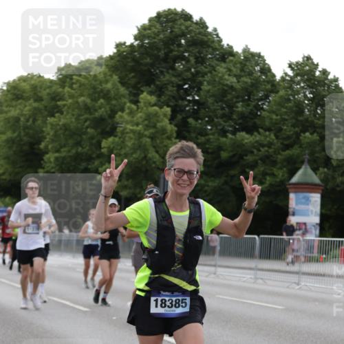 29.06.2025 - hella hamburg halbmarathon Jannik Wohlers http://msf.ph/oto/8239059 29.06.2025 10:29:21 Lombardsbrücke 1063, 1694, 2302, 2699, 3524, 4395, 4580, 5350, 7517, 7832, 8388, 9095, 9937, 10996, 11269, 11376, 11444, 11634, 12216, 12227, 12305, 13031, 13810, 15266, 16306, 17945, 18385 meine-sportfotos.de