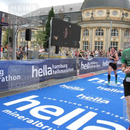 29.06.2025 - hella hamburg halbmarathon Michael Strokosch http://msf.ph/oto/8239065 29.06.2025 10:48:12 Ziel 1914, 4324, 4711, 9544, 9626, 9638, 12685, 12706, 13570, 14192, 14814, 15590, 15973, 15981, 16094, 16149, 16269 meine-sportfotos.de