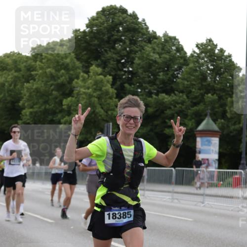 29.06.2025 - hella hamburg halbmarathon Jannik Wohlers http://msf.ph/oto/8239067 29.06.2025 10:29:21 Lombardsbrücke 1063, 1694, 2302, 2699, 3524, 4395, 4580, 5350, 7517, 7832, 8388, 9095, 9937, 10996, 11269, 11376, 11444, 11634, 12216, 12227, 12305, 13031, 13810, 15266, 16306, 17945, 18385 meine-sportfotos.de
