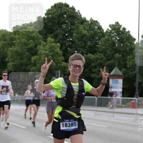 29.06.2025 - hella hamburg halbmarathon Jannik Wohlers http://msf.ph/oto/8239085 29.06.2025 10:29:21 Lombardsbrücke 1063, 1694, 2302, 2699, 3524, 4395, 4580, 5350, 7517, 7832, 8388, 9095, 9937, 10996, 11269, 11376, 11444, 11634, 12216, 12227, 12305, 13031, 13810, 15266, 16306, 17945, 18385 meine-sportfotos.de