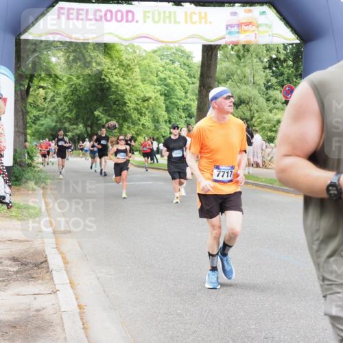 29.06.2025 - hella hamburg halbmarathon MichiJ http://msf.ph/oto/8239094 29.06.2025 10:50:20 Zwischen KM18-KM19 2424, 2685, 7290, 7453, 7717, 14493, 15532, 16478, 16594, 17441, 18321 meine-sportfotos.de