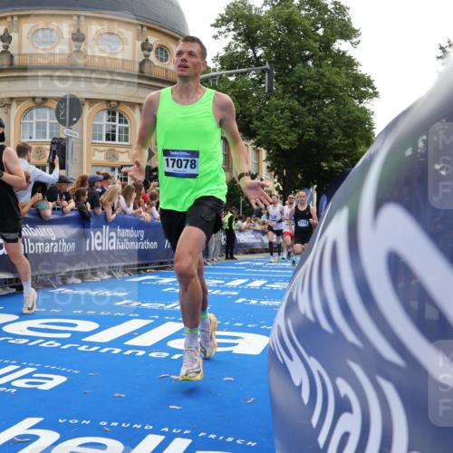 29.06.2025 - hella hamburg halbmarathon Strokosch-Dieckow http://msf.ph/oto/8239106 29.06.2025 10:36:13 Ziel 2774, 6032, 6829, 6990, 6993, 12051, 12447, 13991, 14601, 15115, 15348, 16158, 17078, 17192, 17329, 17691, 18600 meine-sportfotos.de