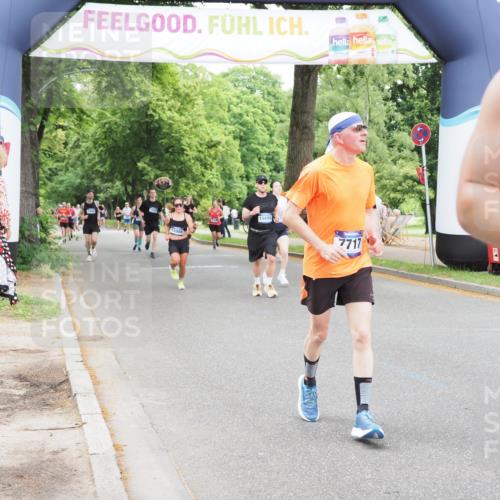 29.06.2025 - hella hamburg halbmarathon MichiJ http://msf.ph/oto/8239125 29.06.2025 10:50:21 Zwischen KM18-KM19 2424, 3919, 7290, 7453, 7717, 12008, 14493, 15532, 15698, 16594, 17441, 18321 meine-sportfotos.de