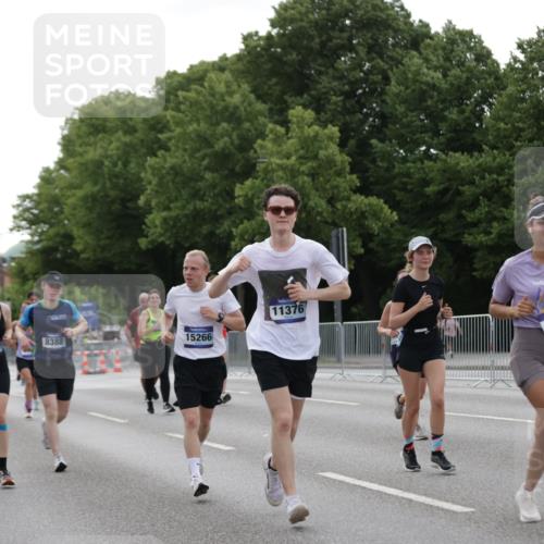 29.06.2025 - hella hamburg halbmarathon Jannik Wohlers http://msf.ph/oto/8239135 29.06.2025 10:29:22 Lombardsbrücke 1063, 1694, 2302, 2699, 3524, 4395, 4580, 5350, 7517, 7832, 8388, 9095, 9937, 10996, 11269, 11376, 11444, 11634, 12216, 12227, 12305, 13031, 13810, 15266, 16306, 17945, 18385 meine-sportfotos.de
