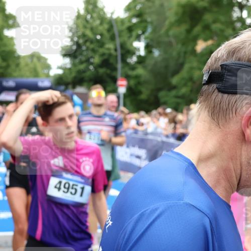 29.06.2025 - hella hamburg halbmarathon Zöllner http://msf.ph/oto/8239159 29.06.2025 10:55:37 Ziel 2982, 3037, 5319, 6591, 8573, 11554, 11568, 12196, 12515, 12544, 12584, 13267, 14036, 14592, 16110, 16334, 16609, 17615 meine-sportfotos.de