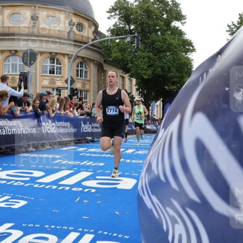 29.06.2025 - hella hamburg halbmarathon Strokosch-Dieckow http://msf.ph/oto/8239162 29.06.2025 10:36:14 Ziel 2774, 6032, 6829, 6990, 6993, 12051, 12447, 13991, 14601, 15115, 15348, 16158, 17078, 17192, 17329, 17691, 18600 meine-sportfotos.de