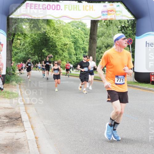 29.06.2025 - hella hamburg halbmarathon MichiJ http://msf.ph/oto/8239181 29.06.2025 10:50:21 Zwischen KM18-KM19 2424, 3919, 7290, 7453, 7717, 12008, 14493, 15532, 15698, 16594, 17441, 18321 meine-sportfotos.de