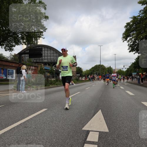 29.06.2025 - hella hamburg halbmarathon Yannick Fuchs http://msf.ph/oto/8239188 29.06.2025 10:34:42 20KM 1358, 1603, 1975, 2573, 2750, 2826, 3626, 4381, 4766, 4888, 5375, 5409, 5508, 5803, 6149, 6152, 6649, 7109, 7495, 7622, 8467, 8574, 8933, 9294, 10900, 11731, 12088, 12865, 14077, 14699, 14924, 15015, 15421, 15424, 15813, 15828, 16580, 16761, 17245, 17973, 18614, 18979 meine-sportfotos.de