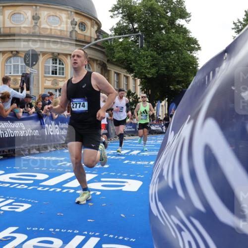 29.06.2025 - hella hamburg halbmarathon Strokosch-Dieckow http://msf.ph/oto/8239195 29.06.2025 10:36:15 Ziel 2774, 6829, 6990, 6993, 12051, 12447, 13991, 14075, 14601, 15115, 15348, 16158, 17078, 17192, 17329, 17691, 18600 meine-sportfotos.de