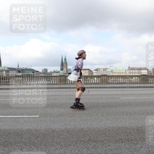 29.06.2025 - hella hamburg halbmarathon Lena Gebhardt http://msf.ph/oto/8239206 29.06.2025 09:02:06 Lombardsbrücke  meine-sportfotos.de