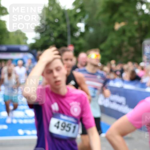 29.06.2025 - hella hamburg halbmarathon Zöllner http://msf.ph/oto/8239226 29.06.2025 10:55:38 Ziel 1120, 2955, 2982, 3037, 8573, 11039, 11554, 11568, 12196, 12515, 12544, 12584, 13267, 14036, 14592, 15896, 16110, 16334, 17615, 18064 meine-sportfotos.de