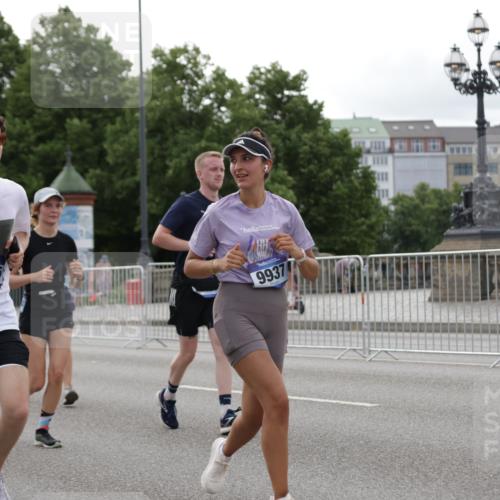 29.06.2025 - hella hamburg halbmarathon Jannik Wohlers http://msf.ph/oto/8239230 29.06.2025 10:29:23 Lombardsbrücke 1063, 1694, 2302, 2699, 3524, 4395, 4580, 5350, 7832, 8388, 8941, 9095, 9937, 11269, 11376, 11444, 11634, 12216, 12227, 12305, 13031, 13810, 15266, 16306, 17529, 17945, 18385 meine-sportfotos.de