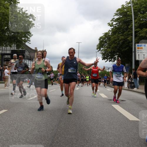 29.06.2025 - hella hamburg halbmarathon Yannick Fuchs http://msf.ph/oto/8239264 29.06.2025 10:47:17 20KM 1061, 1258, 1499, 1706, 1783, 2074, 2082, 2099, 2346, 2910, 3059, 3208, 3209, 3334, 4065, 4419, 4635, 4770, 5077, 5907, 6198, 6628, 6877, 7177, 7509, 7864, 8273, 8361, 8390, 8651, 9065, 9142, 9163, 9537, 10549, 10724, 10891, 10895, 11588, 11589, 11604, 11689, 11992, 12155, 12413, 12490, 12875, 12910, 13289, 13997, 14323, 15061, 15126, 15179, 15430, 15497, 15681, 16467, 16538, 16986, 18134, 18590, 18720, 18901, 19244 meine-sportfotos.de