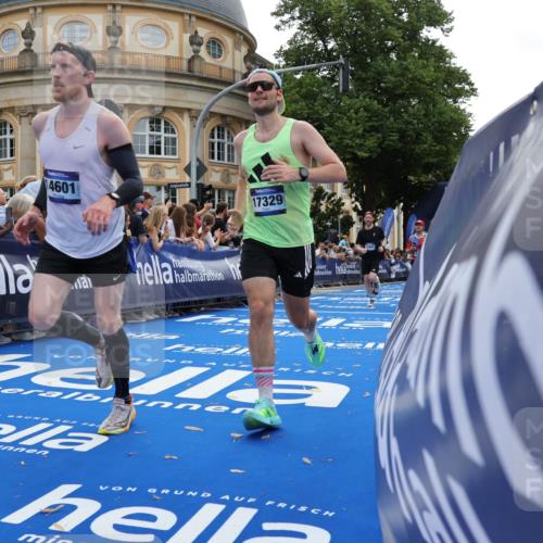 29.06.2025 - hella hamburg halbmarathon Strokosch-Dieckow http://msf.ph/oto/8239280 29.06.2025 10:36:16 Ziel 2774, 6829, 6990, 6993, 12051, 12447, 13991, 14075, 14601, 15115, 15348, 16158, 17078, 17192, 17329, 17691 meine-sportfotos.de
