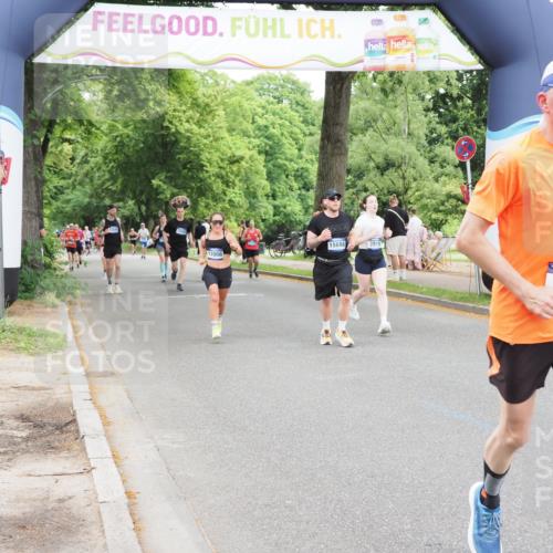 29.06.2025 - hella hamburg halbmarathon MichiJ http://msf.ph/oto/8239294 29.06.2025 10:50:21 Zwischen KM18-KM19 2424, 3919, 7290, 7453, 7717, 12008, 14493, 15532, 15698, 16594, 17441, 18321 meine-sportfotos.de