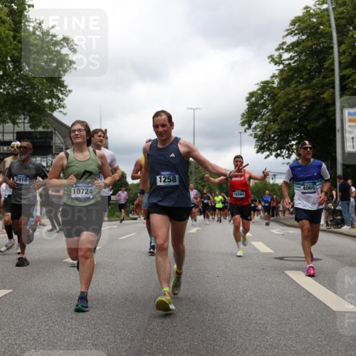 29.06.2025 - hella hamburg halbmarathon Yannick Fuchs http://msf.ph/oto/8239302 29.06.2025 10:47:17 20KM 1061, 1258, 1499, 1706, 1783, 2074, 2082, 2099, 2346, 2910, 3059, 3208, 3209, 3334, 4065, 4419, 4635, 4770, 5077, 5907, 6198, 6628, 6877, 7177, 7509, 7864, 8273, 8361, 8390, 8651, 9065, 9142, 9163, 9537, 10549, 10724, 10891, 10895, 11588, 11589, 11604, 11689, 11992, 12155, 12413, 12490, 12875, 12910, 13289, 13997, 14323, 15061, 15126, 15179, 15430, 15497, 15681, 16467, 16538, 16986, 18134, 18590, 18720, 18901, 19244 meine-sportfotos.de