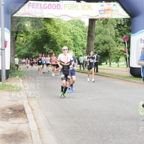 29.06.2025 - hella hamburg halbmarathon MichiJ http://msf.ph/oto/8239318 29.06.2025 10:27:30 Zwischen KM18-KM19 2719, 2980, 3431, 3783, 7981, 9403, 11049, 11281, 13514, 15372, 15561, 17623, 18761, 19004, 19151 meine-sportfotos.de