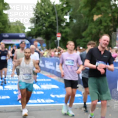 29.06.2025 - hella hamburg halbmarathon Zöllner http://msf.ph/oto/8239339 29.06.2025 10:55:39 Ziel 1120, 2955, 2982, 3037, 4897, 8573, 11039, 11554, 11568, 12196, 12515, 12544, 12584, 13267, 14036, 14592, 15896, 16110, 17615, 18064 meine-sportfotos.de