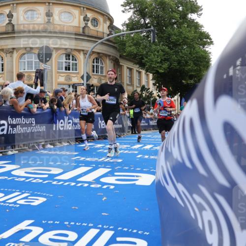 29.06.2025 - hella hamburg halbmarathon Strokosch-Dieckow http://msf.ph/oto/8239343 29.06.2025 10:36:17 Ziel 2774, 6829, 6993, 8084, 11304, 12051, 13991, 14075, 14601, 15115, 15348, 16158, 17192, 17329, 17691 meine-sportfotos.de