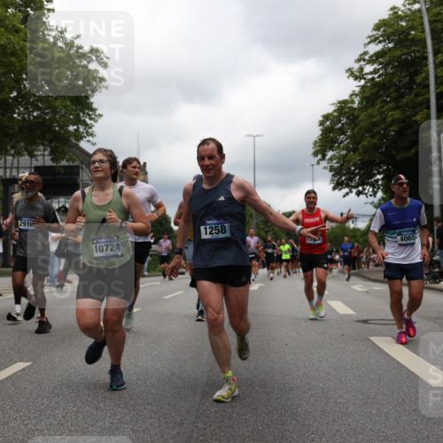 29.06.2025 - hella hamburg halbmarathon Yannick Fuchs http://msf.ph/oto/8239356 29.06.2025 10:47:17 20KM 1061, 1258, 1499, 1706, 1783, 2074, 2082, 2099, 2346, 2910, 3059, 3208, 3209, 3334, 4065, 4419, 4635, 4770, 5077, 5907, 6198, 6628, 6877, 7177, 7509, 7864, 8273, 8361, 8390, 8651, 9065, 9142, 9163, 9537, 10549, 10724, 10891, 10895, 11588, 11589, 11604, 11689, 11992, 12155, 12413, 12490, 12875, 12910, 13289, 13997, 14323, 15061, 15126, 15179, 15430, 15497, 15681, 16467, 16538, 16986, 18134, 18590, 18720, 18901, 19244 meine-sportfotos.de