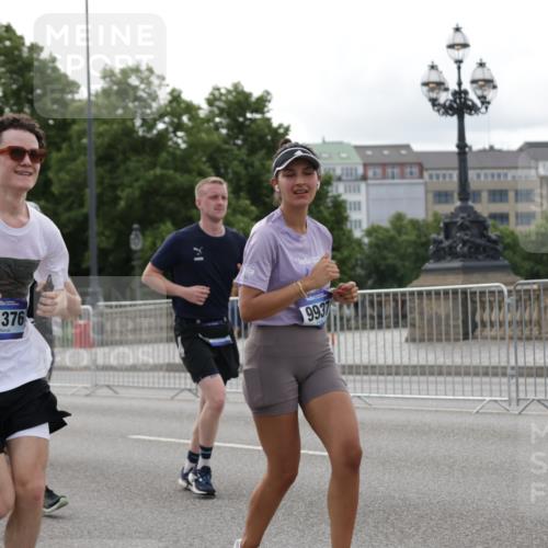 29.06.2025 - hella hamburg halbmarathon Jannik Wohlers http://msf.ph/oto/8239361 29.06.2025 10:29:24 Lombardsbrücke 1063, 1694, 2302, 2699, 4395, 4580, 5350, 8388, 8941, 9095, 9937, 11269, 11376, 11444, 11634, 12216, 12227, 12305, 13031, 13810, 15266, 17529, 18385 meine-sportfotos.de
