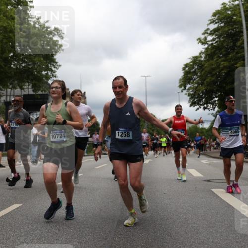 29.06.2025 - hella hamburg halbmarathon Yannick Fuchs http://msf.ph/oto/8239371 29.06.2025 10:47:17 20KM 1061, 1258, 1499, 1706, 1783, 2074, 2082, 2099, 2346, 2910, 3059, 3208, 3209, 3334, 4065, 4419, 4635, 4770, 5077, 5907, 6198, 6628, 6877, 7177, 7509, 7864, 8273, 8361, 8390, 8651, 9065, 9142, 9163, 9537, 10549, 10724, 10891, 10895, 11588, 11589, 11604, 11689, 11992, 12155, 12413, 12490, 12875, 12910, 13289, 13997, 14323, 15061, 15126, 15179, 15430, 15497, 15681, 16467, 16538, 16986, 18134, 18590, 18720, 18901, 19244 meine-sportfotos.de