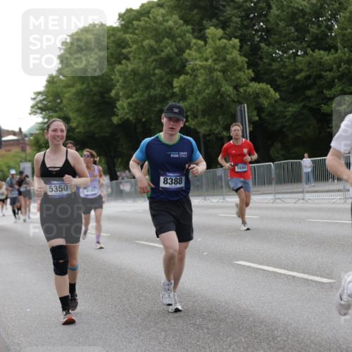 29.06.2025 - hella hamburg halbmarathon Jannik Wohlers http://msf.ph/oto/8239392 29.06.2025 10:29:24 Lombardsbrücke 1063, 1694, 2302, 2699, 4395, 4580, 5350, 8388, 8941, 9095, 9937, 11269, 11376, 11444, 11634, 12216, 12227, 12305, 13031, 13810, 15266, 17529, 18385 meine-sportfotos.de