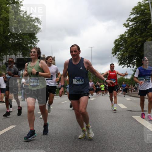 29.06.2025 - hella hamburg halbmarathon Yannick Fuchs http://msf.ph/oto/8239407 29.06.2025 10:47:17 20KM 1061, 1258, 1499, 1706, 1783, 2074, 2082, 2099, 2346, 2910, 3059, 3208, 3209, 3334, 4065, 4419, 4635, 4770, 5077, 5907, 6198, 6628, 6877, 7177, 7509, 7864, 8273, 8361, 8390, 8651, 9065, 9142, 9163, 9537, 10549, 10724, 10891, 10895, 11588, 11589, 11604, 11689, 11992, 12155, 12413, 12490, 12875, 12910, 13289, 13997, 14323, 15061, 15126, 15179, 15430, 15497, 15681, 16467, 16538, 16986, 18134, 18590, 18720, 18901, 19244 meine-sportfotos.de