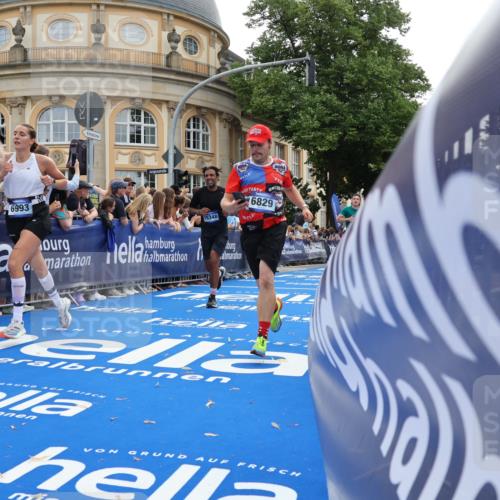 29.06.2025 - hella hamburg halbmarathon Strokosch-Dieckow http://msf.ph/oto/8239423 29.06.2025 10:36:18 Ziel 2774, 6829, 6993, 8084, 11304, 12051, 13991, 14075, 14601, 15115, 15348, 16158, 17192, 17329, 18062 meine-sportfotos.de