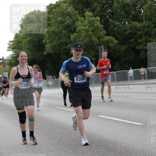 29.06.2025 - hella hamburg halbmarathon Jannik Wohlers http://msf.ph/oto/8239458 29.06.2025 10:29:25 Lombardsbrücke 1694, 2302, 2699, 4395, 4580, 5350, 8388, 8941, 9095, 9937, 11269, 11376, 11444, 11634, 12216, 12227, 12305, 12537, 13031, 13810, 15266, 17529, 18385 meine-sportfotos.de