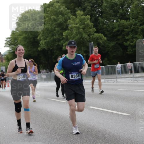 29.06.2025 - hella hamburg halbmarathon Jannik Wohlers http://msf.ph/oto/8239466 29.06.2025 10:29:25 Lombardsbrücke 1694, 2302, 2699, 4395, 4580, 5350, 8388, 8941, 9095, 9937, 11269, 11376, 11444, 11634, 12216, 12227, 12305, 12537, 13031, 13810, 15266, 17529, 18385 meine-sportfotos.de