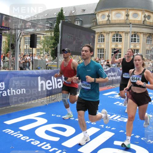 29.06.2025 - hella hamburg halbmarathon Michael Strokosch http://msf.ph/oto/8239487 29.06.2025 10:48:15 Ziel 1914, 4711, 7599, 8916, 9544, 9626, 11211, 12685, 14192, 14797, 14814, 15590, 15629, 15973, 15981, 16094, 16269, 19127 meine-sportfotos.de