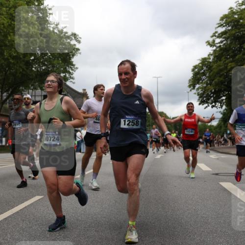 29.06.2025 - hella hamburg halbmarathon Yannick Fuchs http://msf.ph/oto/8239511 29.06.2025 10:47:17 20KM 1061, 1258, 1499, 1706, 1783, 2074, 2082, 2099, 2346, 2910, 3059, 3208, 3209, 3334, 4065, 4419, 4635, 4770, 5077, 5907, 6198, 6628, 6877, 7177, 7509, 7864, 8273, 8361, 8390, 8651, 9065, 9142, 9163, 9537, 10549, 10724, 10891, 10895, 11588, 11589, 11604, 11689, 11992, 12155, 12413, 12490, 12875, 12910, 13289, 13997, 14323, 15061, 15126, 15179, 15430, 15497, 15681, 16467, 16538, 16986, 18134, 18590, 18720, 18901, 19244 meine-sportfotos.de