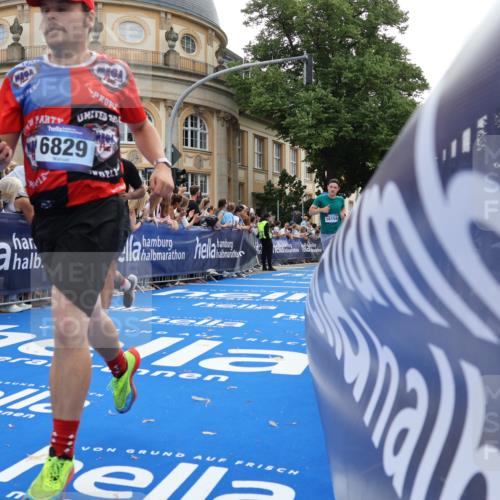 29.06.2025 - hella hamburg halbmarathon Strokosch-Dieckow http://msf.ph/oto/8239517 29.06.2025 10:36:19 Ziel 6829, 6993, 8084, 10404, 10852, 11304, 12051, 12916, 13991, 14075, 14601, 15115, 15348, 16158, 17192, 17329, 18062 meine-sportfotos.de