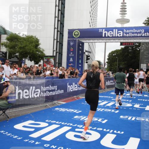 29.06.2025 - hella hamburg halbmarathon Michael Strokosch http://msf.ph/oto/8239522 29.06.2025 10:54:53 Ziel 1506, 2029, 2561, 4231, 6587, 9227, 10044, 12186, 13147, 14660, 17261 meine-sportfotos.de