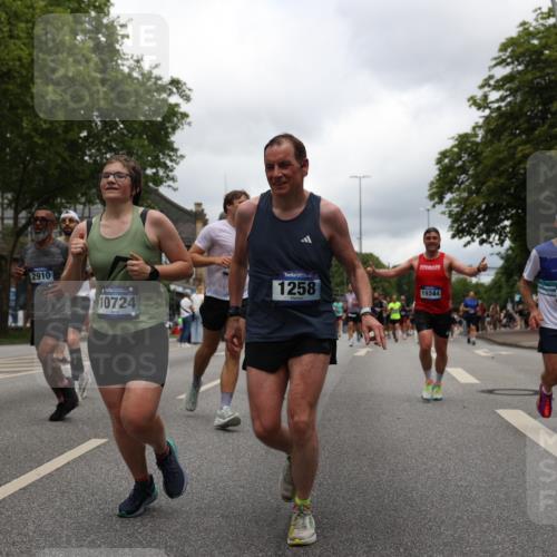 29.06.2025 - hella hamburg halbmarathon Yannick Fuchs http://msf.ph/oto/8239541 29.06.2025 10:47:17 20KM 1061, 1258, 1499, 1706, 1783, 2074, 2082, 2099, 2346, 2910, 3059, 3208, 3209, 3334, 4065, 4419, 4635, 4770, 5077, 5907, 6198, 6628, 6877, 7177, 7509, 7864, 8273, 8361, 8390, 8651, 9065, 9142, 9163, 9537, 10549, 10724, 10891, 10895, 11588, 11589, 11604, 11689, 11992, 12155, 12413, 12490, 12875, 12910, 13289, 13997, 14323, 15061, 15126, 15179, 15430, 15497, 15681, 16467, 16538, 16986, 18134, 18590, 18720, 18901, 19244 meine-sportfotos.de